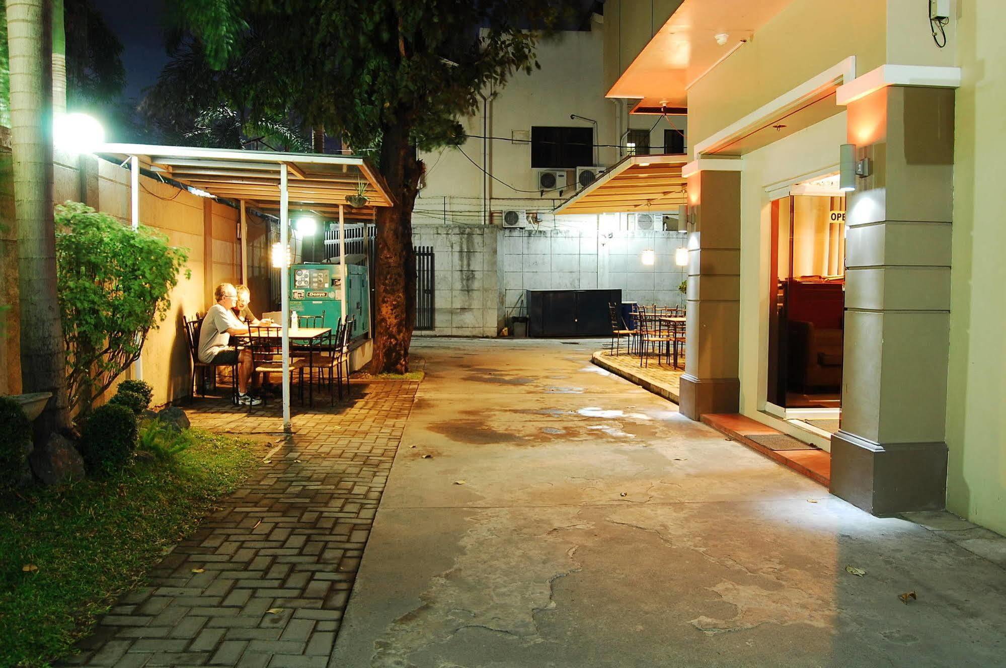 Rumi Apartelle Hotel Angeles Ngoại thất bức ảnh